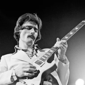 Dickey Betts onstage in New Haven, Connecticut, in 1975. FIN COSTELLO:GETTY IMAGES